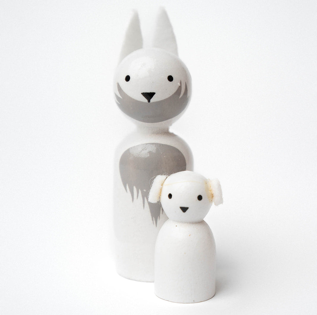 Wooden white arctic mama and baby fox